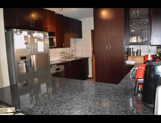 3 BEDROOM HOUSE FOR SALE IN SINOVILLE